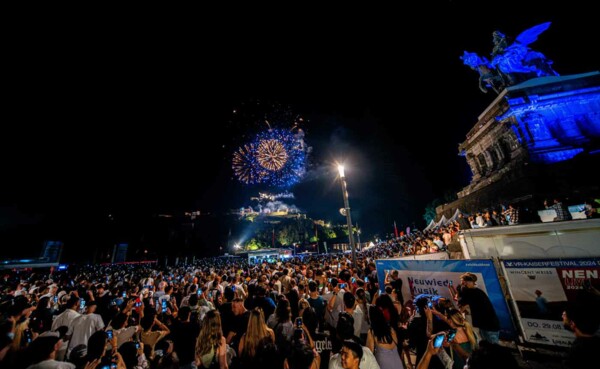Koblenzer Sommerfest mit Rhein in Flammen 2024, Höhenfeuerwerk über der Festung Ehrenbreitstein © Koblenz-Touristik GmbH, Janko-Media Koblenzer Sommerfest mit Rhein in Flammen 2024, Höhenfeuerwerk über der Festung Ehrenbreitstein © Koblenz-Touristik GmbH, Janko-Media