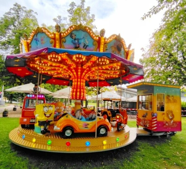 Kinderkarussell Ellen Franken_(c)_Ellen Franken.jpg © Kinderkarussell auf dem Koblenzer Sommerfest ©