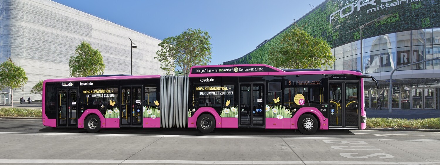 koveb Bus am Zentralplatz vor Forum Confluentes und Forum Mittelrhein © Gauls