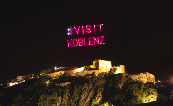 2025_08_09_Rhein in Flammen Koblenz_(c)_Koblenz-Touristik, Johannes Bruchhof_IMG_7503 _bearb.jpg © Koblenz-Touristik, Johannes Bruchhof
#visitkoblenz in der Drohnenshow zu Rhein in Flammen® Koblenz 2025 © Koblenz-Touristik, Johannes Bruchhof