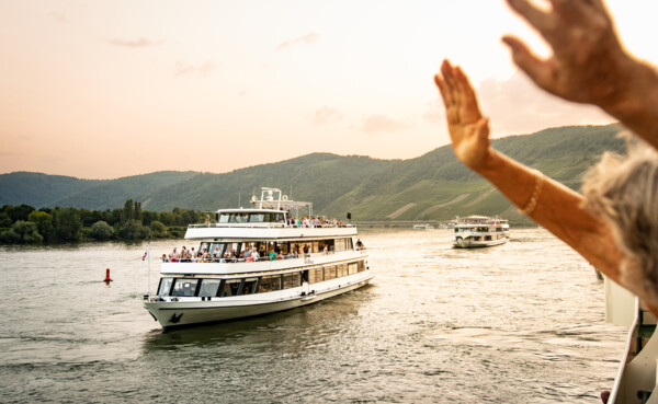 2025_08_09_Rhein in Flammen Koblenz_(c)_Koblenz-Touristik, Johannes Bruchhof_IMG_7372.jpg © Koblenz-Touristik, Johannes Bruchhof
Schiffskonvoi zu Rhein in Flammen® Koblenz 2025 © Koblenz-Touristik, Johannes Bruchhof