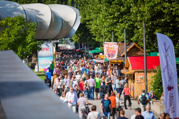 Koblenzer Sommerfest, Getränke- und Essensstände bei der Seilbahn © Koblenz-Touristik, Henry Tornow Koblenzer Sommerfest, Getränke- und Essensstände bei der Seilbahn © Koblenz-Touristik, Henry Tornow