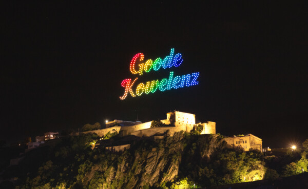 2025_08_09_Rhein in Flammen Koblenz_(c)_Koblenz-Touristik, Johannes Bruchhof_IMG_7511 (1).jpg © Koblenz-Touristik, Johannes Bruchhof
"Goode" Kowelenz" in der Drohnenshow zu Rhein in Flammen® Koblenz 2025 © Koblenz-Touristik, Johannes Bruchhof