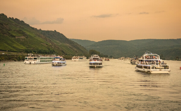 2025_08_09_Rhein in Flammen Koblenz_(c)_Koblenz-Touristik, Johannes Bruchhof_IMG_7389.jpg © Koblenz-Touristik, Johannes Bruchhof
Schiffskonvoi zu Rhein in Flammen® Koblenz 2025 © Koblenz-Touristik, Johannes Bruchhof